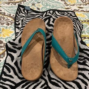 Vionic Teal and Brown Women's Thong Sandals
